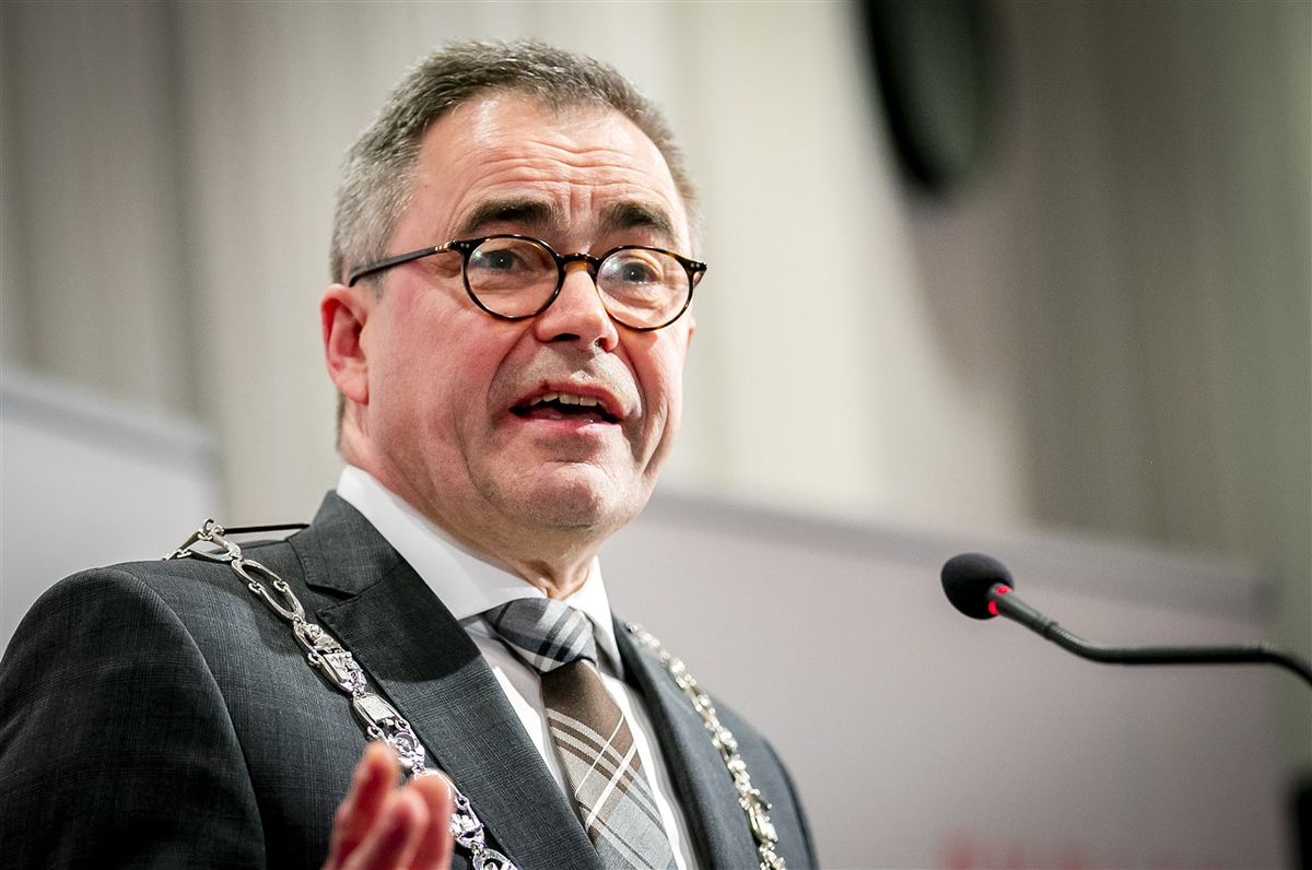 Burgemeester Jos Wienen: ‘Er moet een basiscapaciteit aan opvangplekken komen’