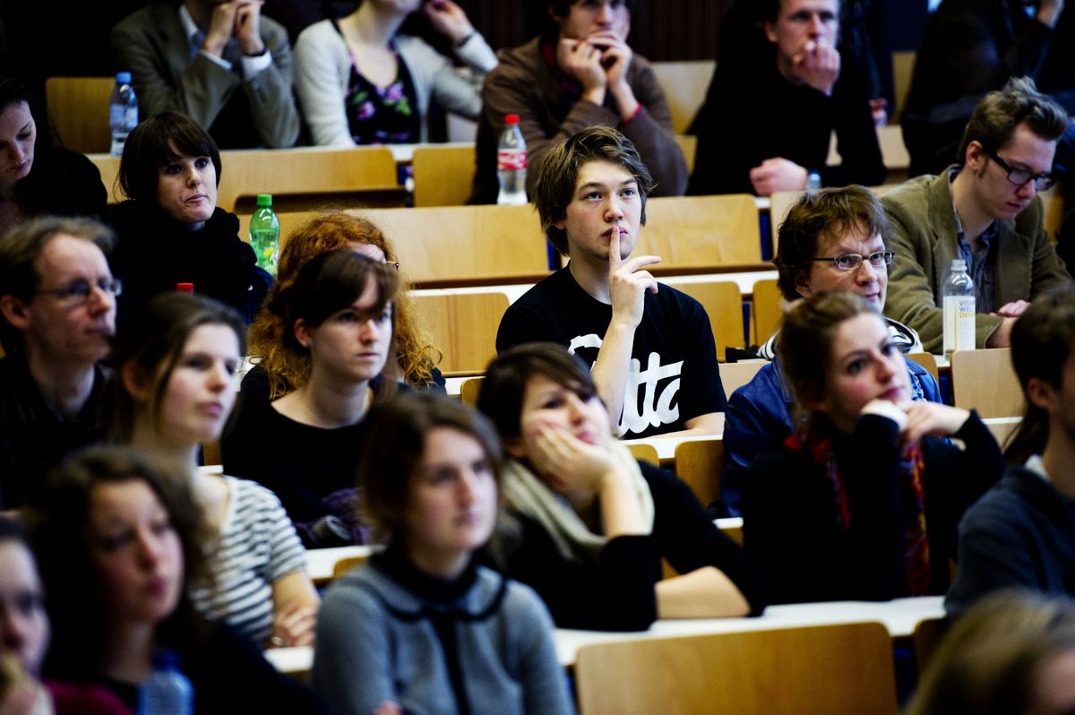 Studenten voelen zich onveilig als hun een vraag wordt gesteld in de klas, ziet hoogleraar Bas van den Putte