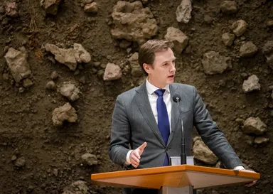 Laurens Dassen (Volt): STAP moet niet terecht komen bij hogeropgeleiden die een cursus doen omdat ze het leuk vinden