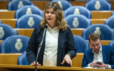 Volt wil verbod op 'stapelen' van politieke functies: 'Vorm van belangenverstrengeling'